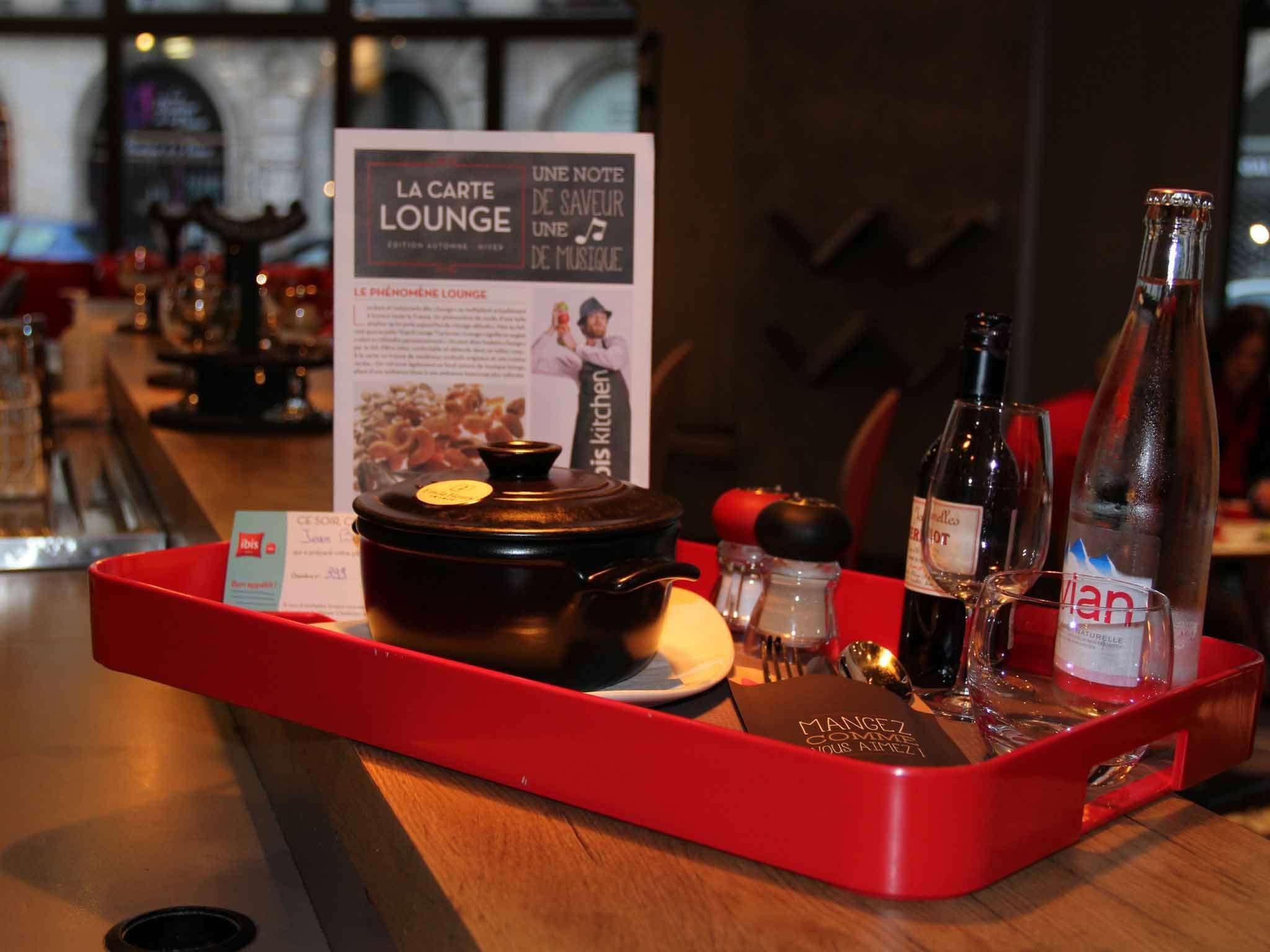 Отель Ibis Nantes Centre Tour Bretagne Экстерьер фото