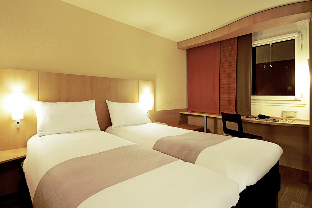 Отель Ibis Nantes Centre Tour Bretagne Экстерьер фото