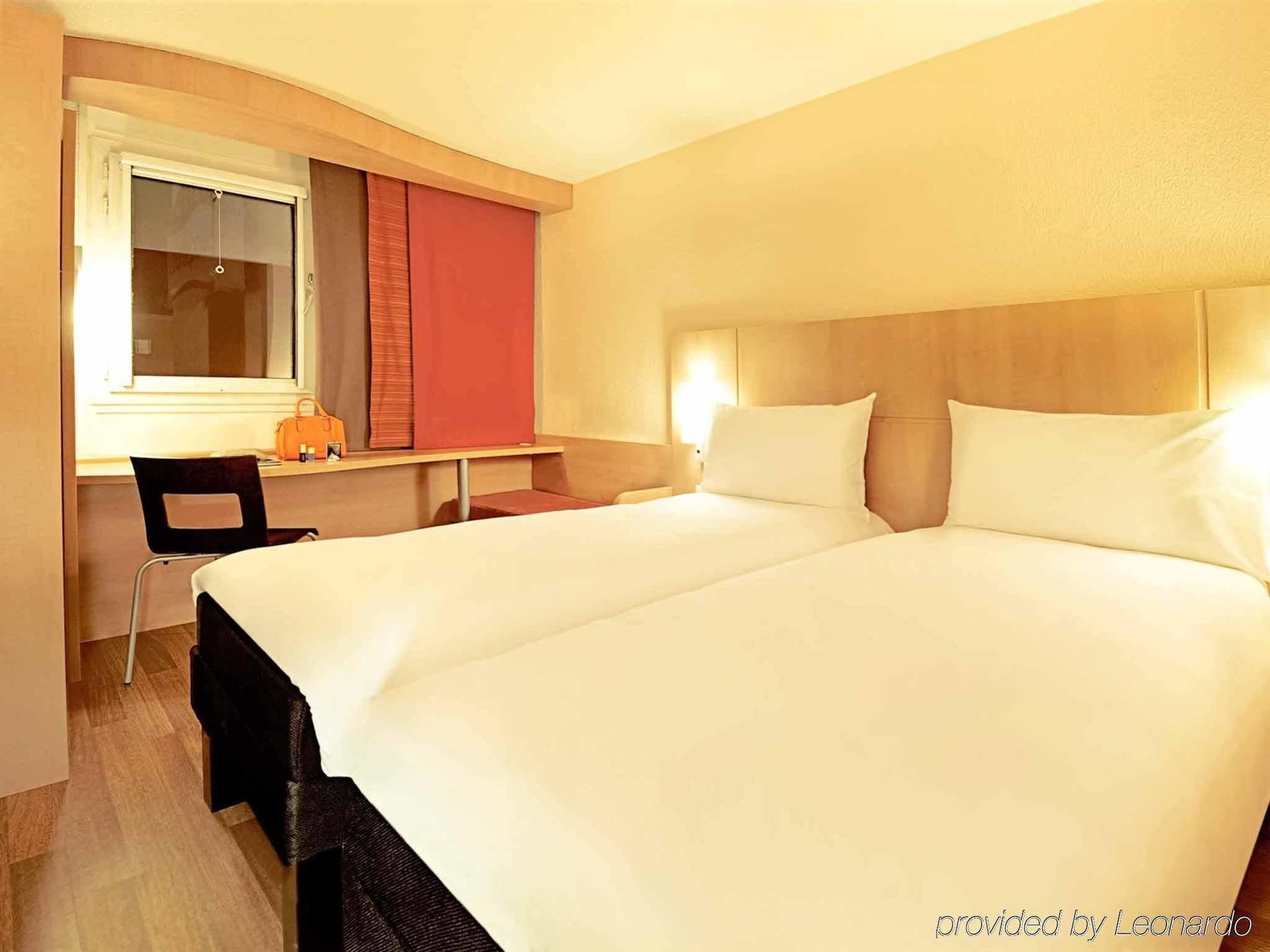 Отель Ibis Nantes Centre Tour Bretagne Экстерьер фото