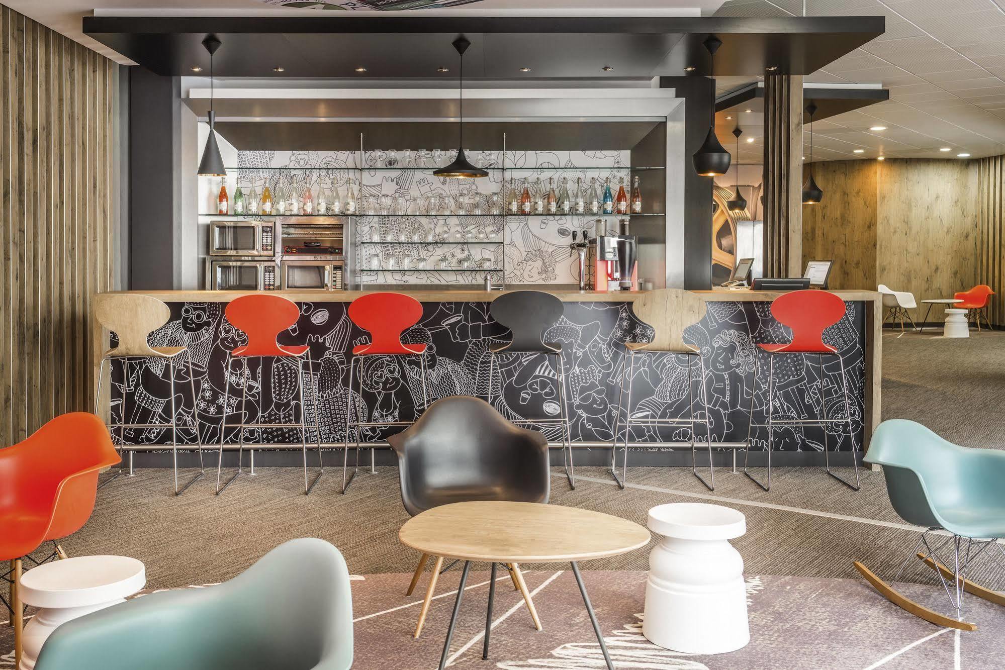 Отель Ibis Nantes Centre Tour Bretagne Экстерьер фото